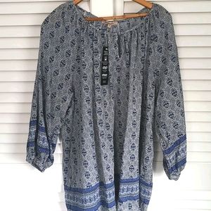 NWT Soirée Flattering top!